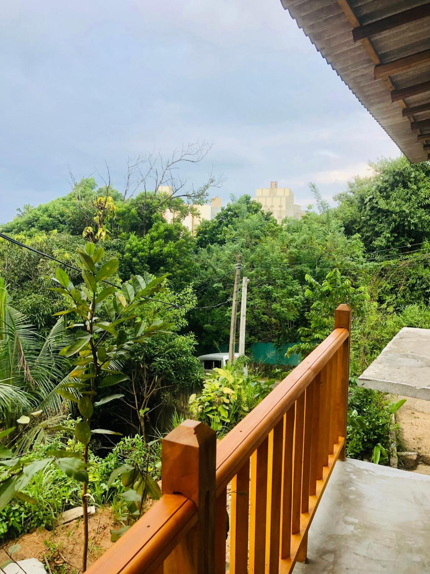 Jungle Beach Inn Unawatuna Exterior photo